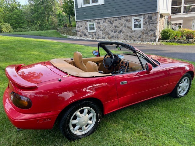 Mazda-MX-5-Miata-1993-Convertible-10