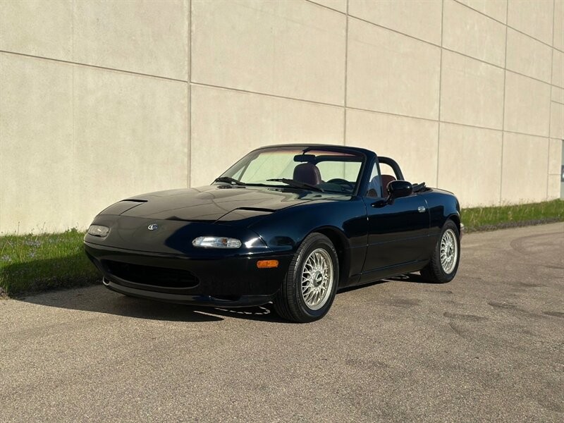 Mazda-MX-5-Miata-1993-Convertible-2