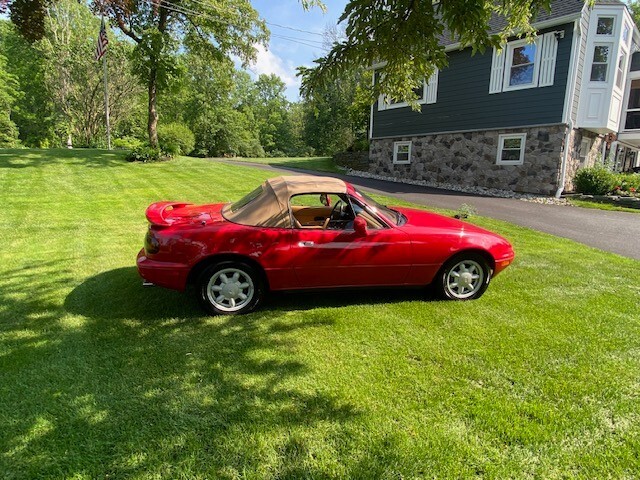 Mazda-MX-5-Miata-1993-Convertible-3