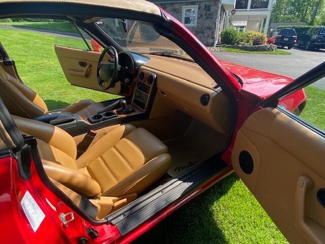 Mazda-MX-5-Miata-1993-Convertible-5