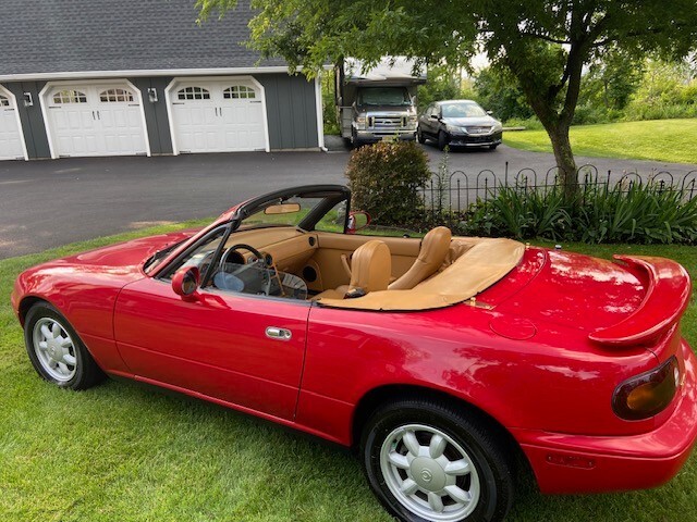 Mazda-MX-5-Miata-1993-Convertible-9
