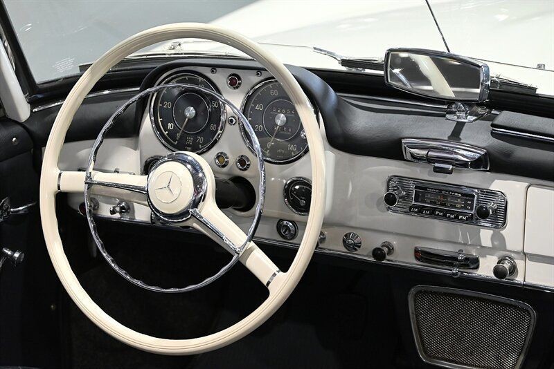 Mercedes-Benz-190-Series-1961-Convertible-10