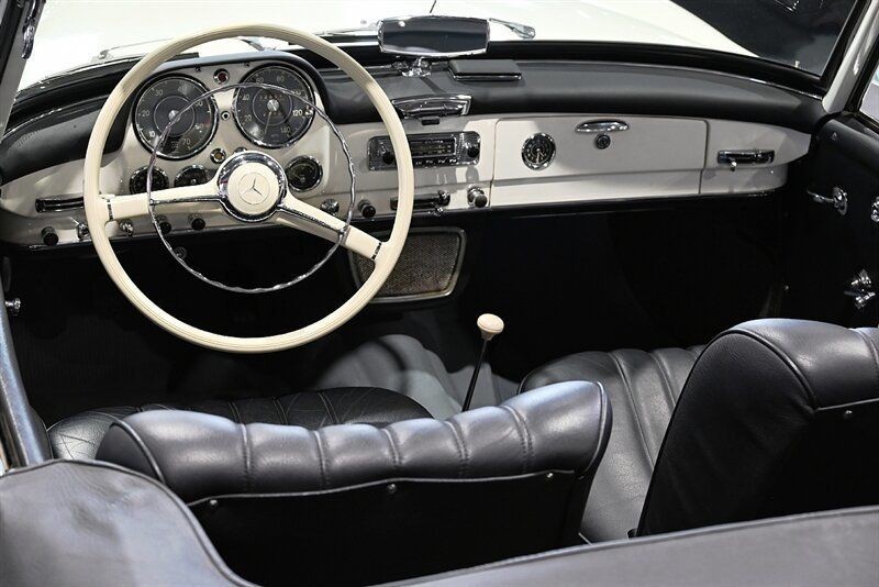 Mercedes-Benz-190-Series-1961-Convertible-7