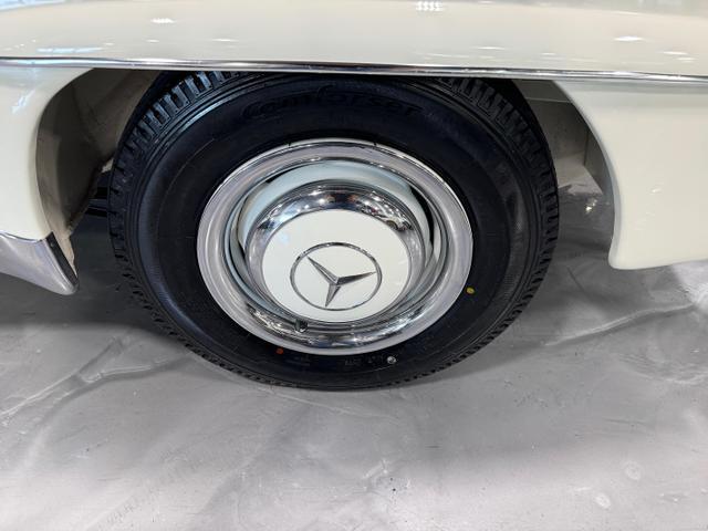 Mercedes-Benz-190-Series-1962-Convertible-12