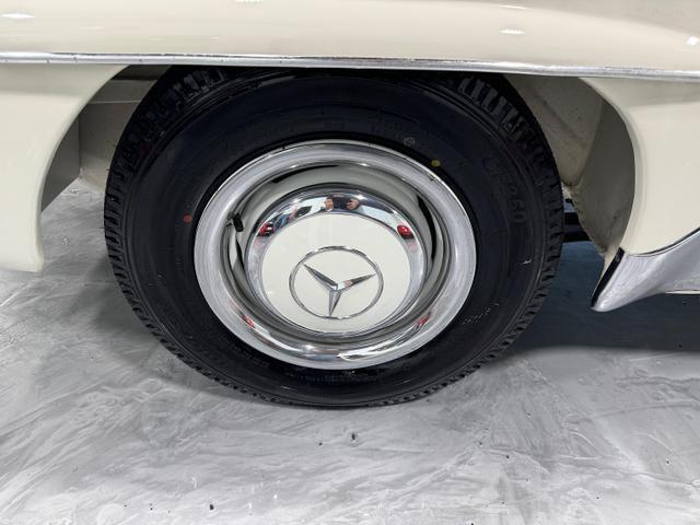 Mercedes-Benz-190-Series-1962-Convertible-9