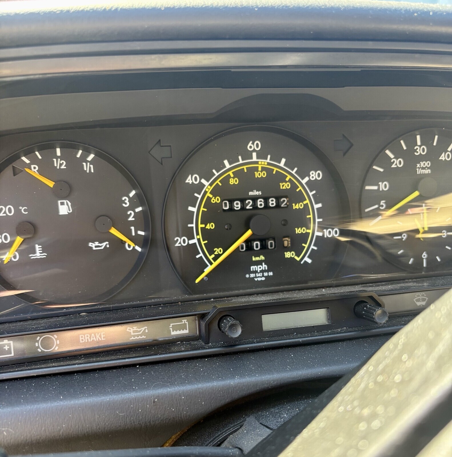 Mercedes-Benz-190-Series-1985-Sedan-10