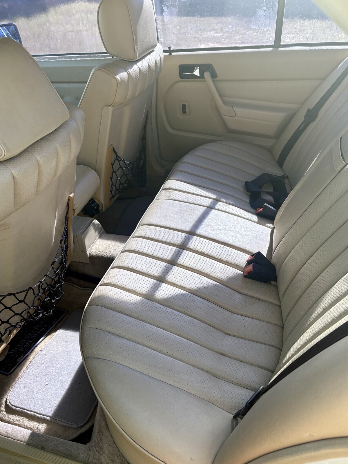 Mercedes-Benz-190-Series-1985-Sedan-11