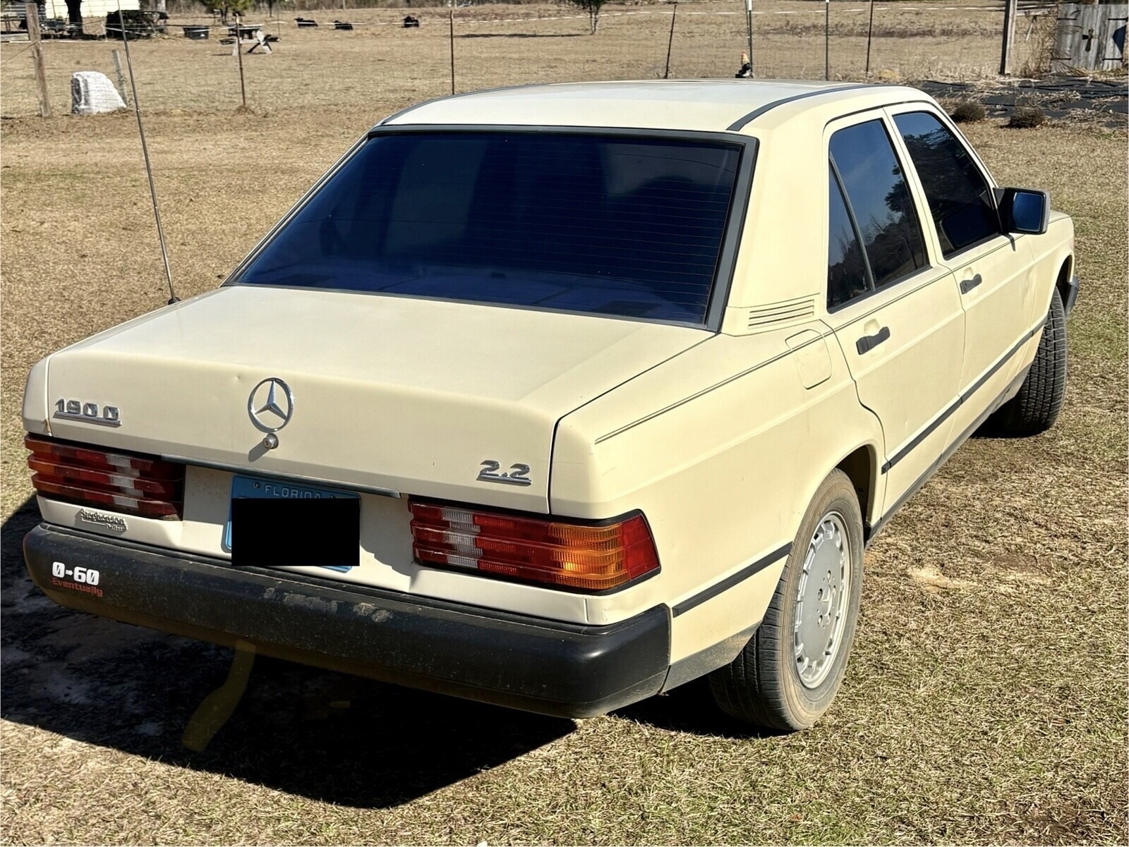 Mercedes-Benz-190-Series-1985-Sedan-2