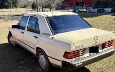 Mercedes-Benz-190-Series-1985-Sedan-3