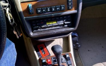 Mercedes-Benz-190-Series-1985-Sedan-9