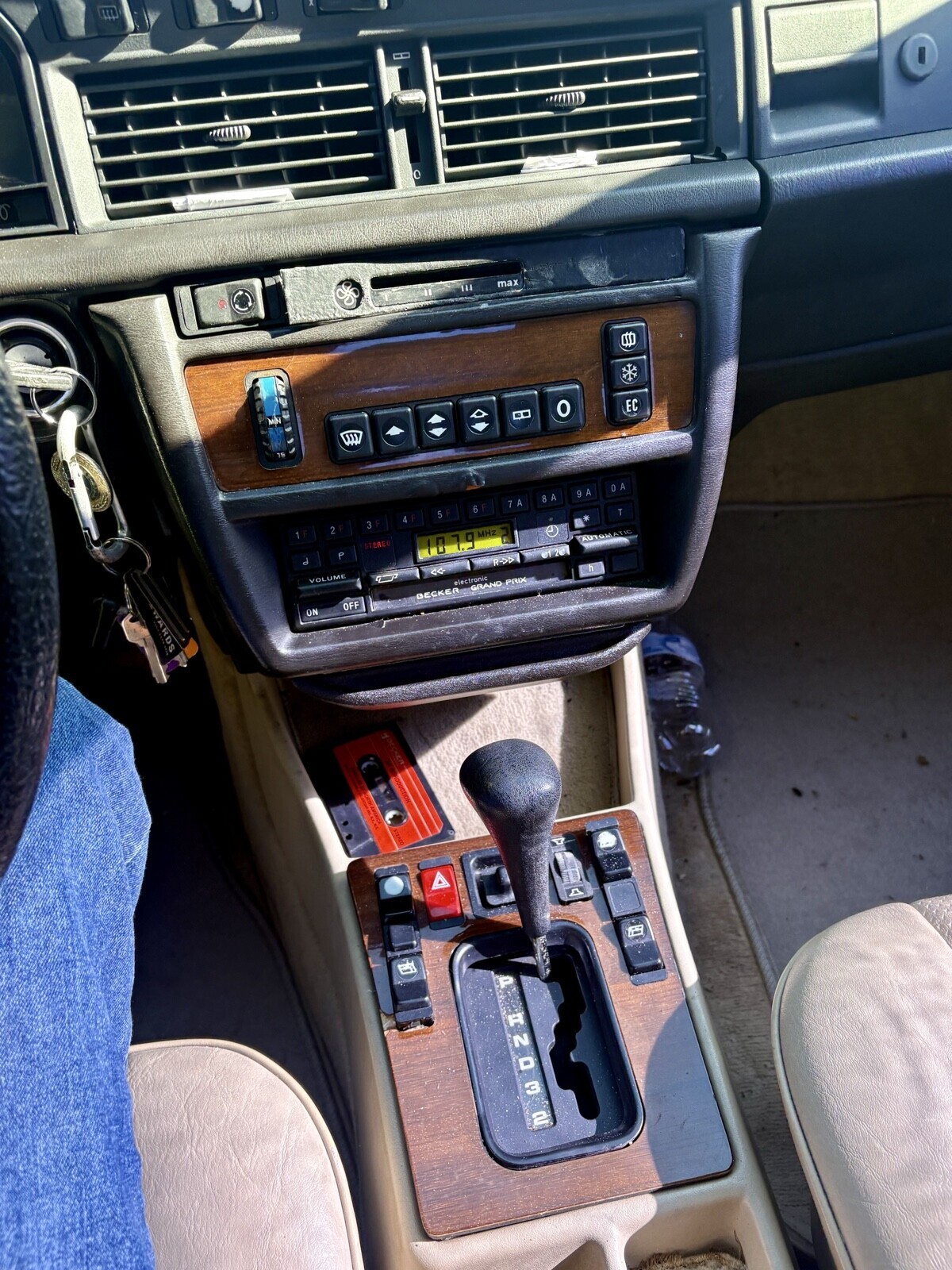 Mercedes-Benz-190-Series-1985-Sedan-9