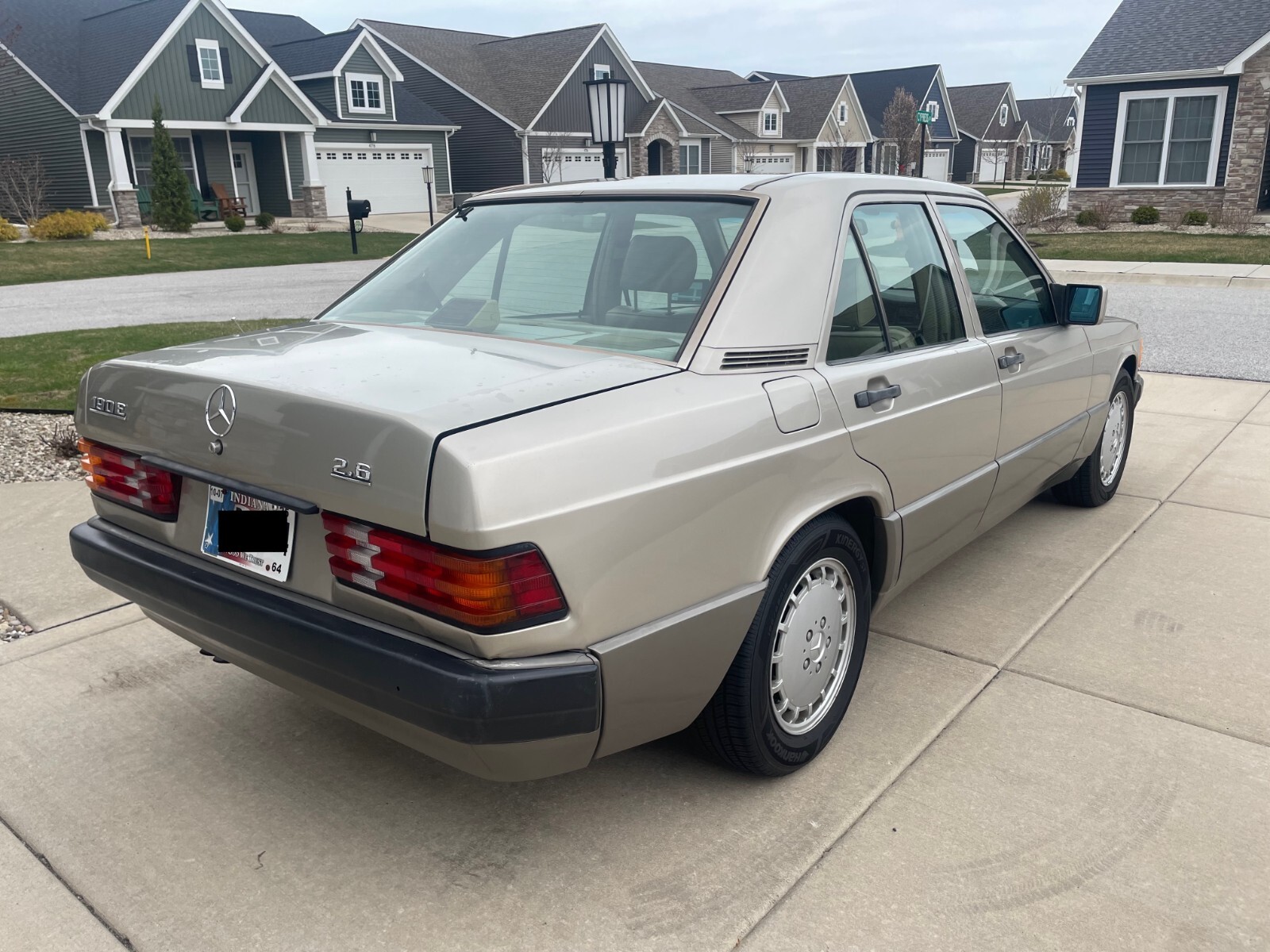 Mercedes-Benz-190-Series-1992-Sedan-10