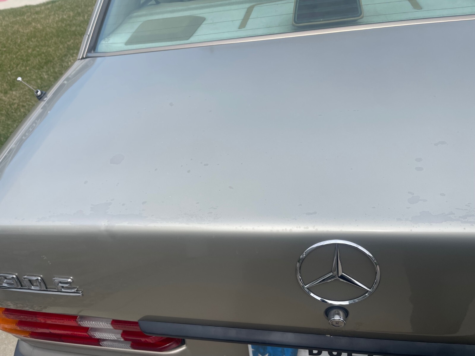 Mercedes-Benz-190-Series-1992-Sedan-14