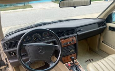 Mercedes-Benz-190-Series-1992-Sedan-22