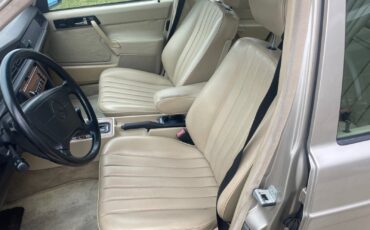 Mercedes-Benz-190-Series-1992-Sedan-23