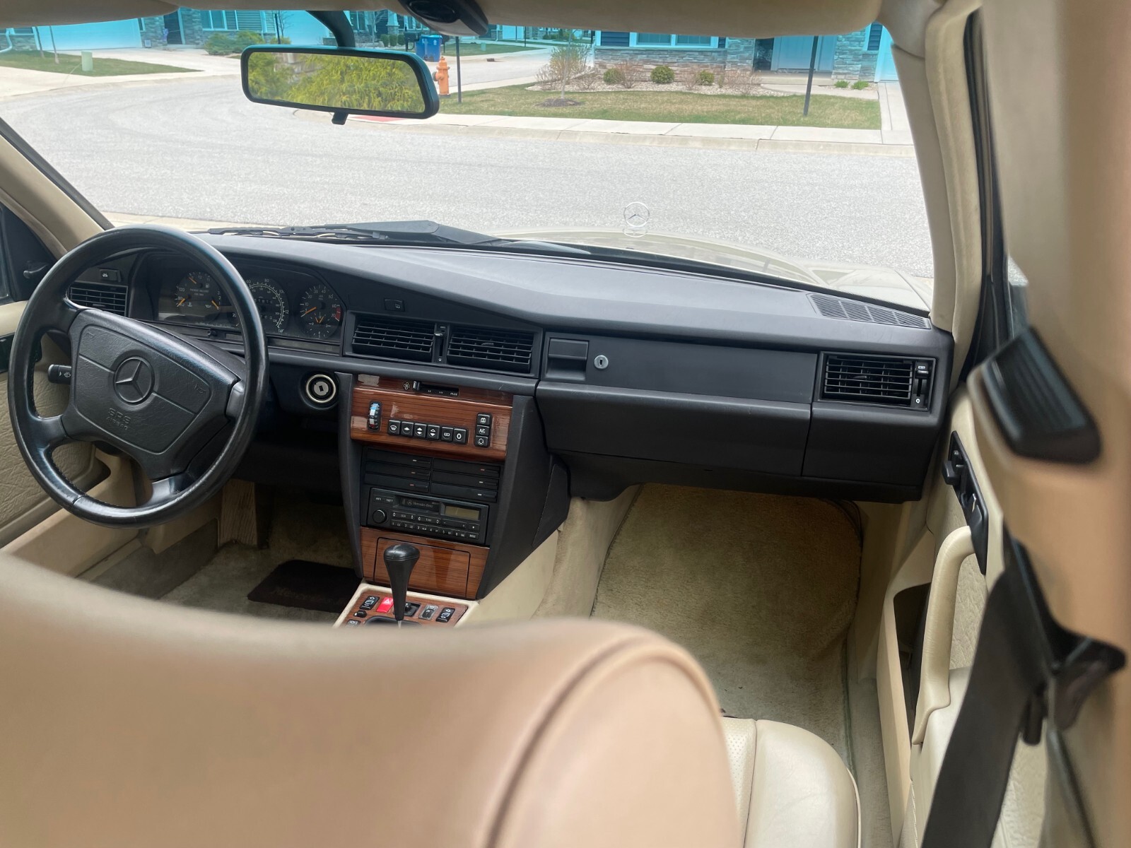 Mercedes-Benz-190-Series-1992-Sedan-24