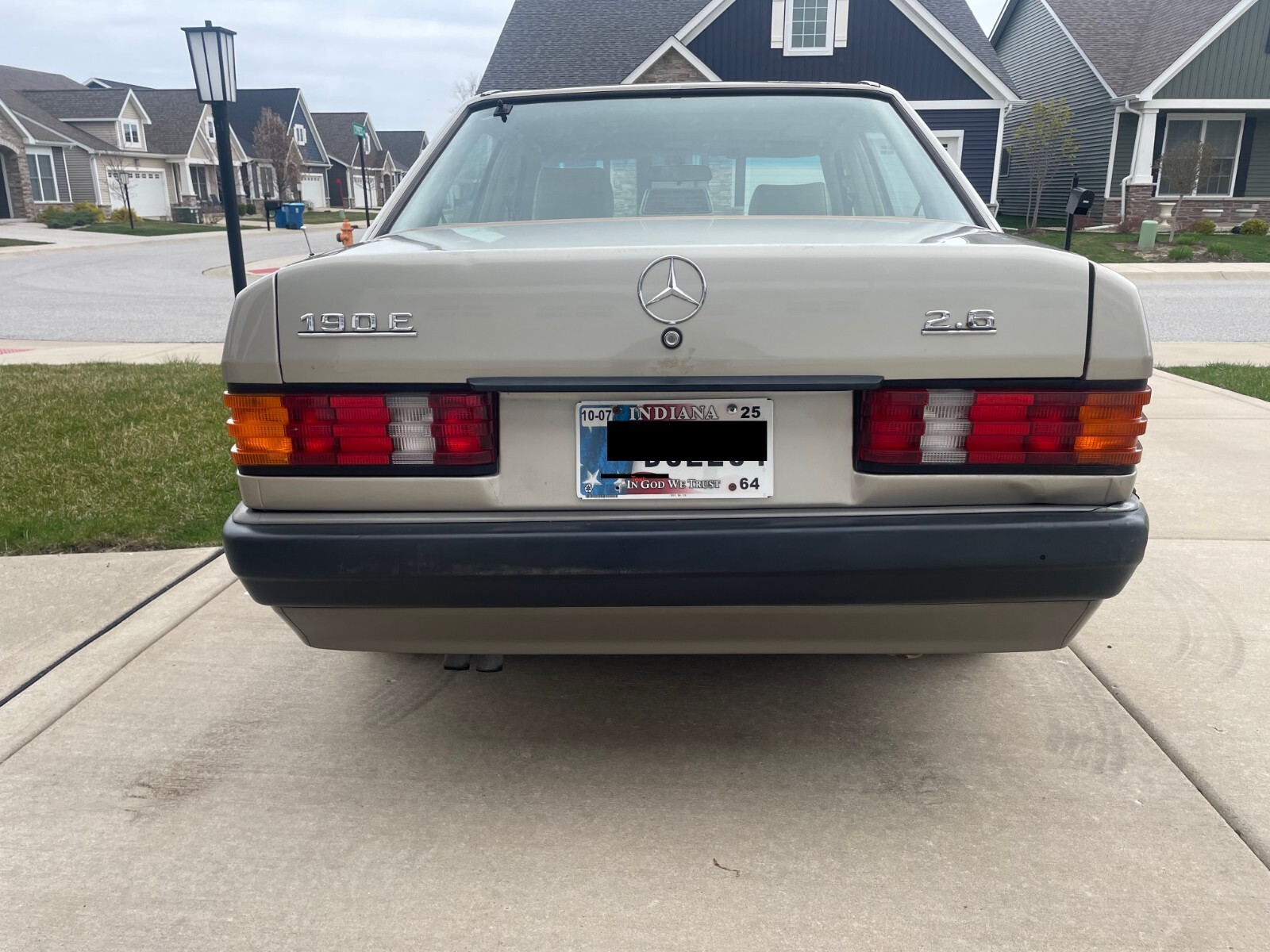 Mercedes-Benz-190-Series-1992-Sedan-6