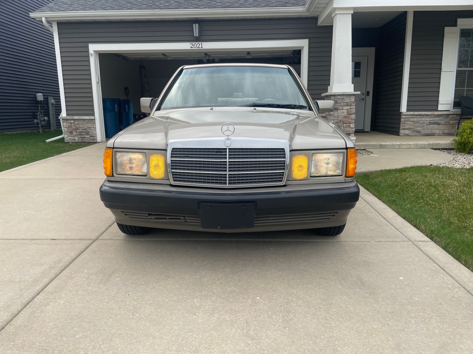 Mercedes-Benz-190-Series-1992-Sedan-8