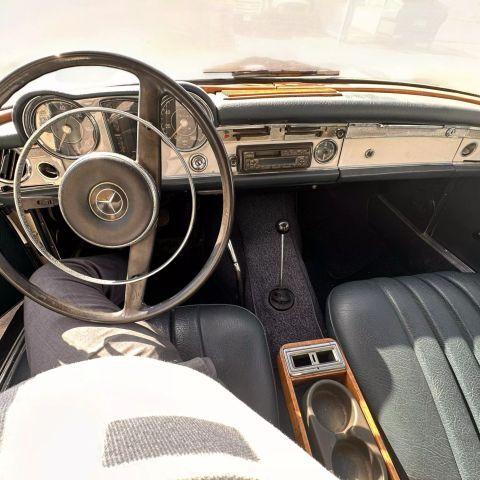Mercedes-Benz-200-Series-1964-Convertible-3