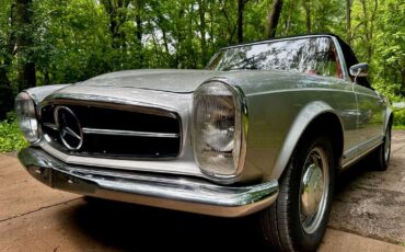 Mercedes-Benz-200-Series-1965-1
