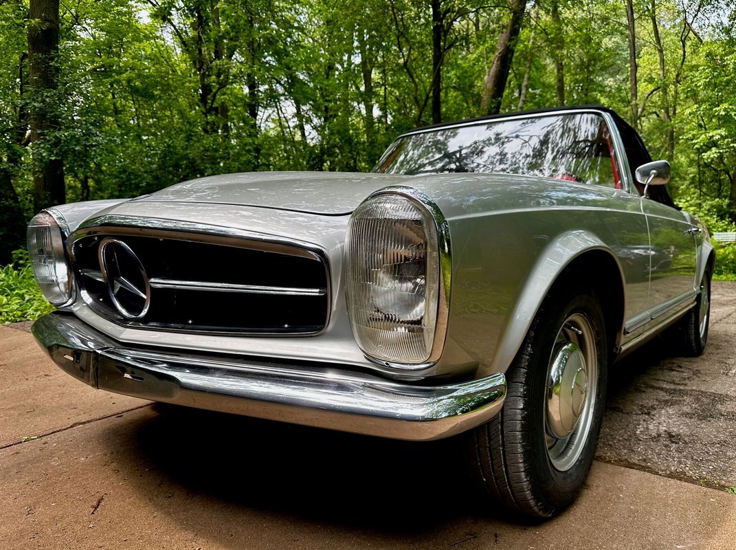 Mercedes-Benz-200-Series-1965-1