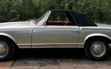 Mercedes-Benz-200-Series-1965-10
