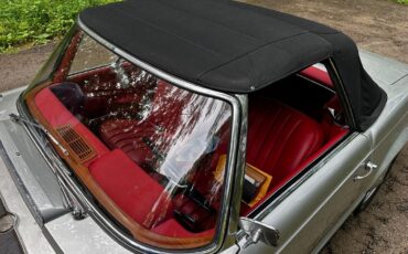 Mercedes-Benz-200-Series-1965-13