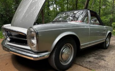 Mercedes-Benz-200-Series-1965-14