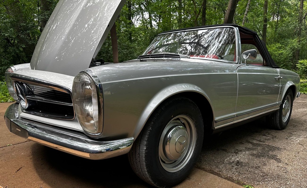 Mercedes-Benz-200-Series-1965-14