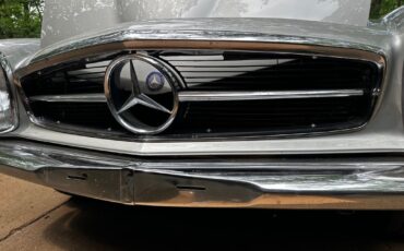 Mercedes-Benz-200-Series-1965-15