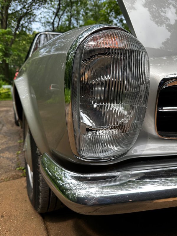Mercedes-Benz-200-Series-1965-17