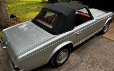 Mercedes-Benz-200-Series-1965-19