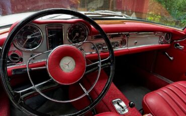 Mercedes-Benz-200-Series-1965-24