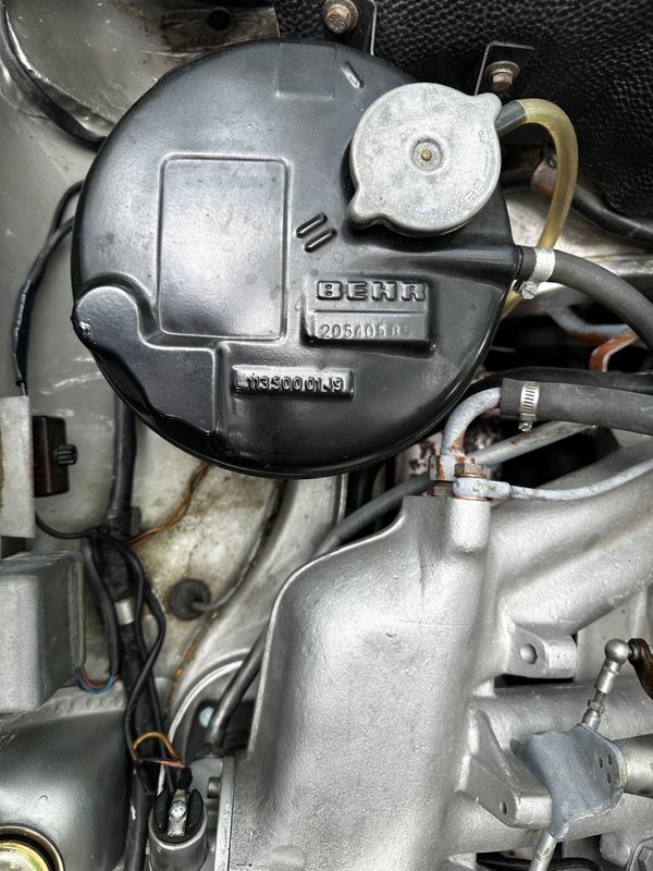 Mercedes-Benz-200-Series-1965-27