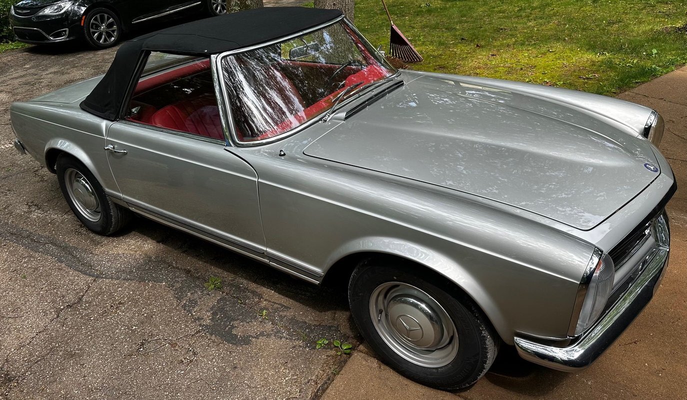Mercedes-Benz-200-Series-1965-3