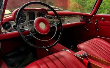Mercedes-Benz-200-Series-1965-34