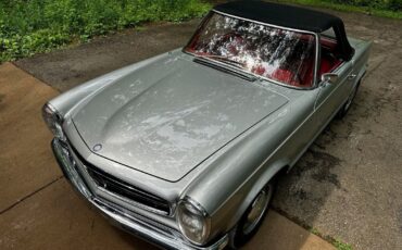 Mercedes-Benz-200-Series-1965