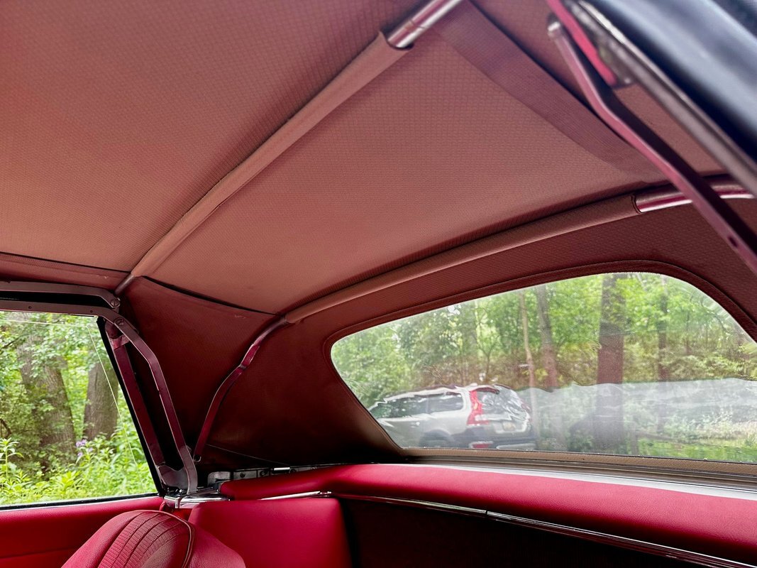 Mercedes-Benz-200-Series-1965-38