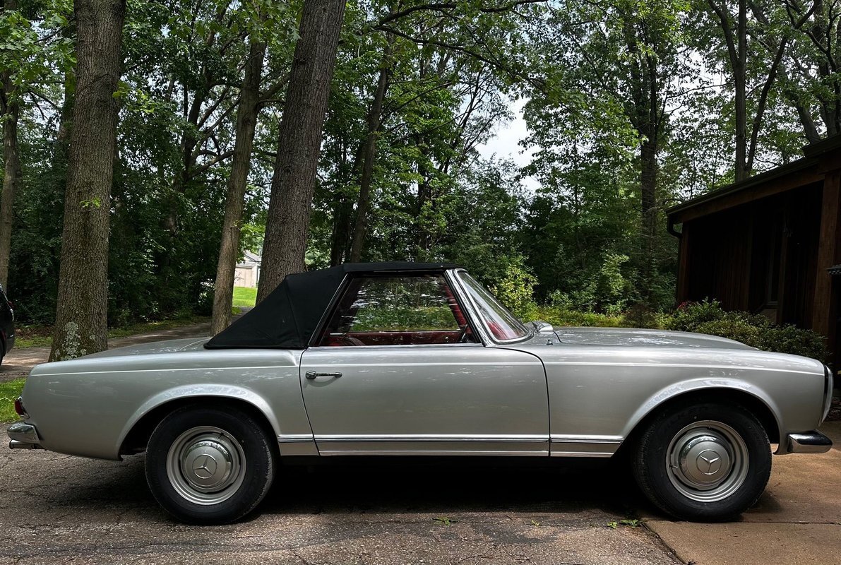 Mercedes-Benz-200-Series-1965-5