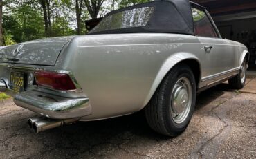 Mercedes-Benz-200-Series-1965-6