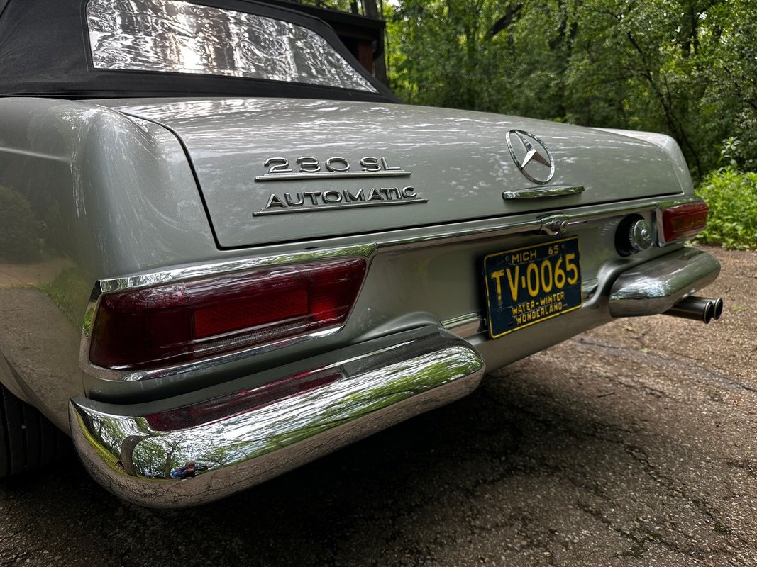 Mercedes-Benz-200-Series-1965-8