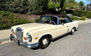 Mercedes-Benz-200-Series-1967-Convertible-1