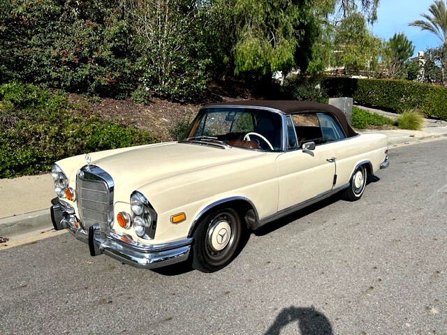 Mercedes-Benz-200-Series-1967-Convertible-1