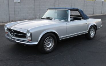 Mercedes-Benz-200-Series-1967-Convertible-10