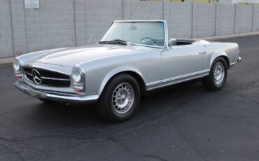 Mercedes-Benz-200-Series-1967-Convertible-11