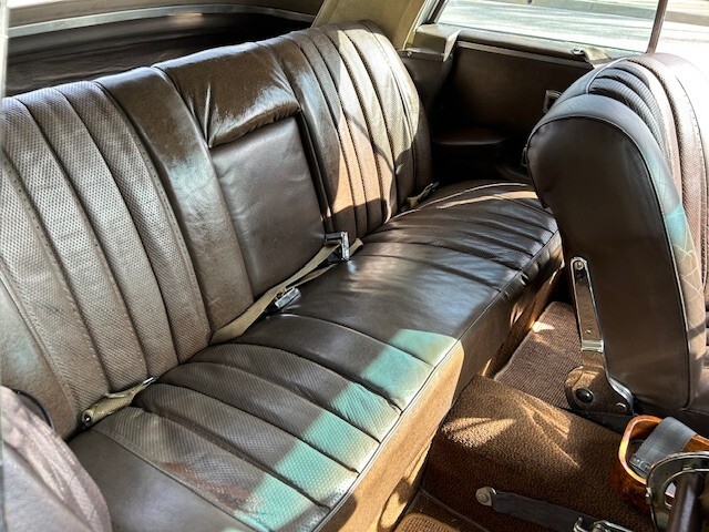 Mercedes-Benz-200-Series-1967-Convertible-11