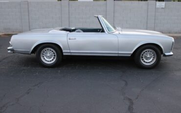 Mercedes-Benz-200-Series-1967-Convertible-13
