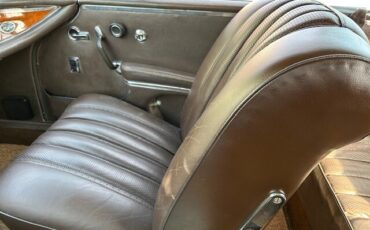 Mercedes-Benz-200-Series-1967-Convertible-13