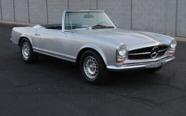 Mercedes-Benz-200-Series-1967-Convertible-14