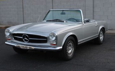 Mercedes-Benz-200-Series-1967-Convertible-15